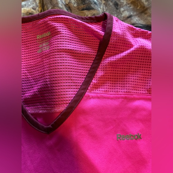 Under Armour - 2 shirts - Picture 5 of 6